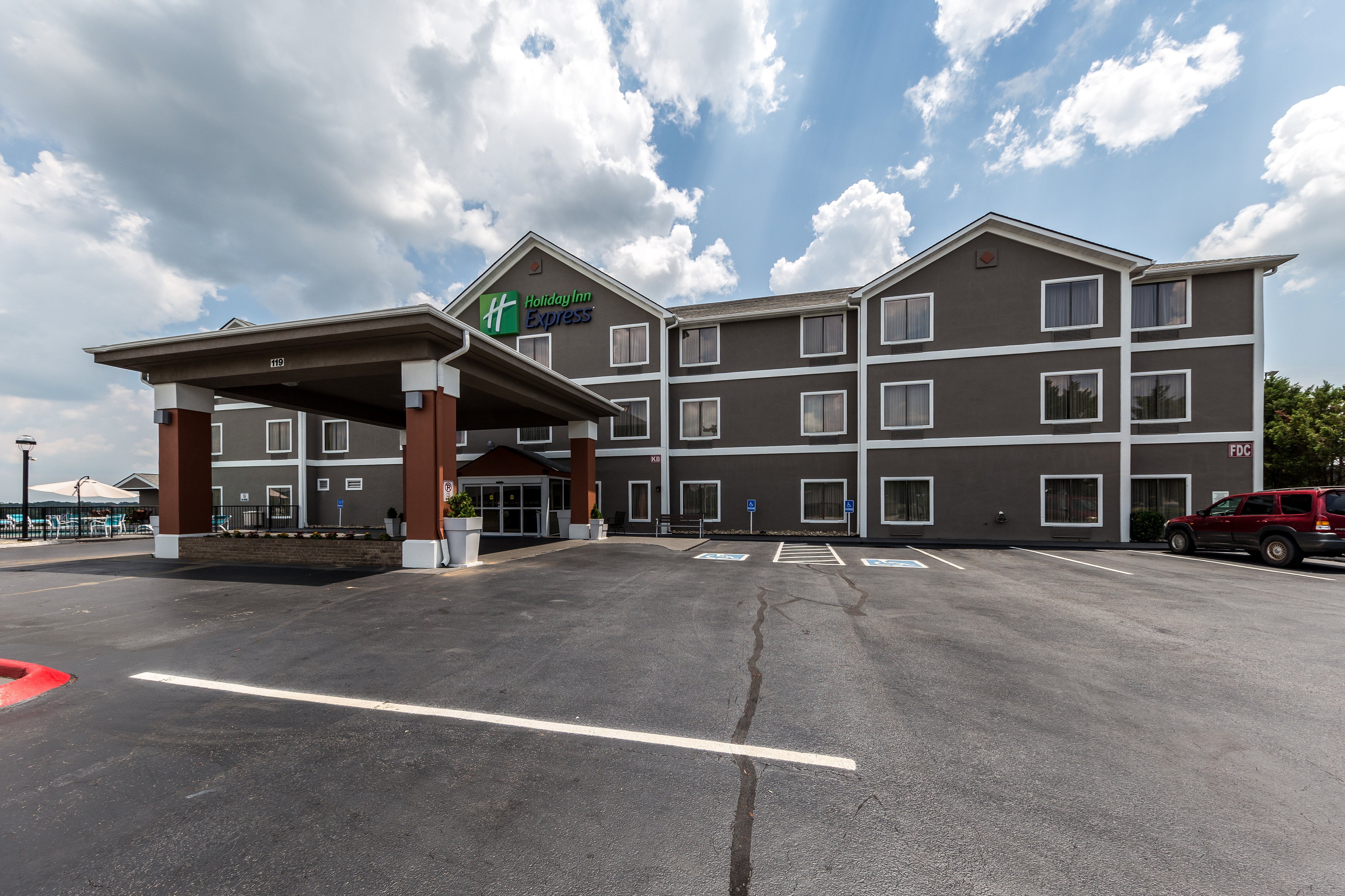 Holiday Inn Express Dandridge 37/39