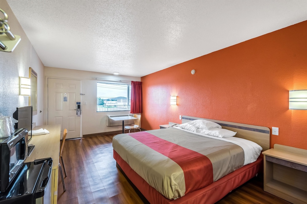 Motel6 Anniston, AL 18/39