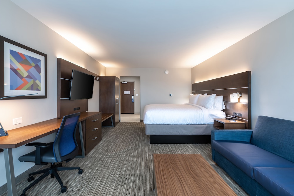 Holiday Inn Express Suites Gainesville Lake Lanier Area 17/59