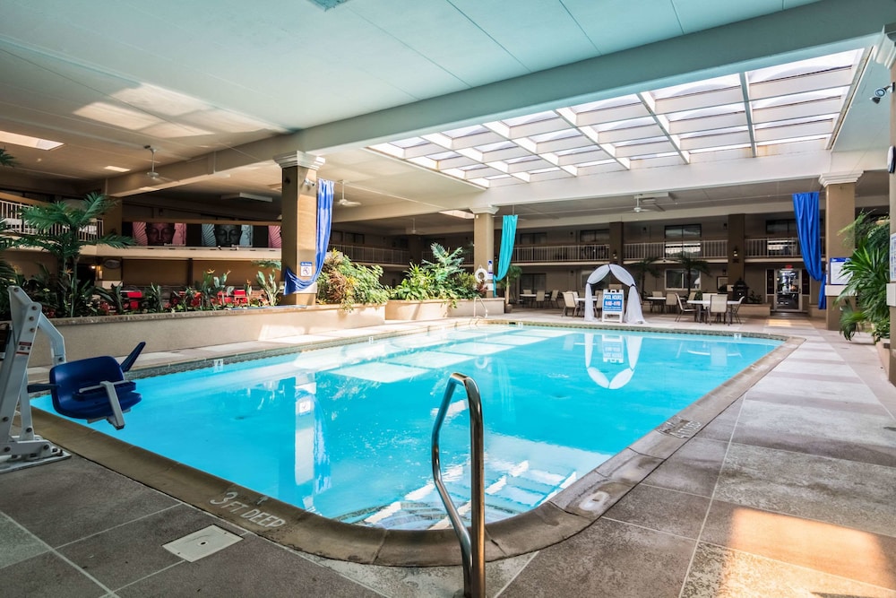 The Plaza Inn & Suites 11/28
