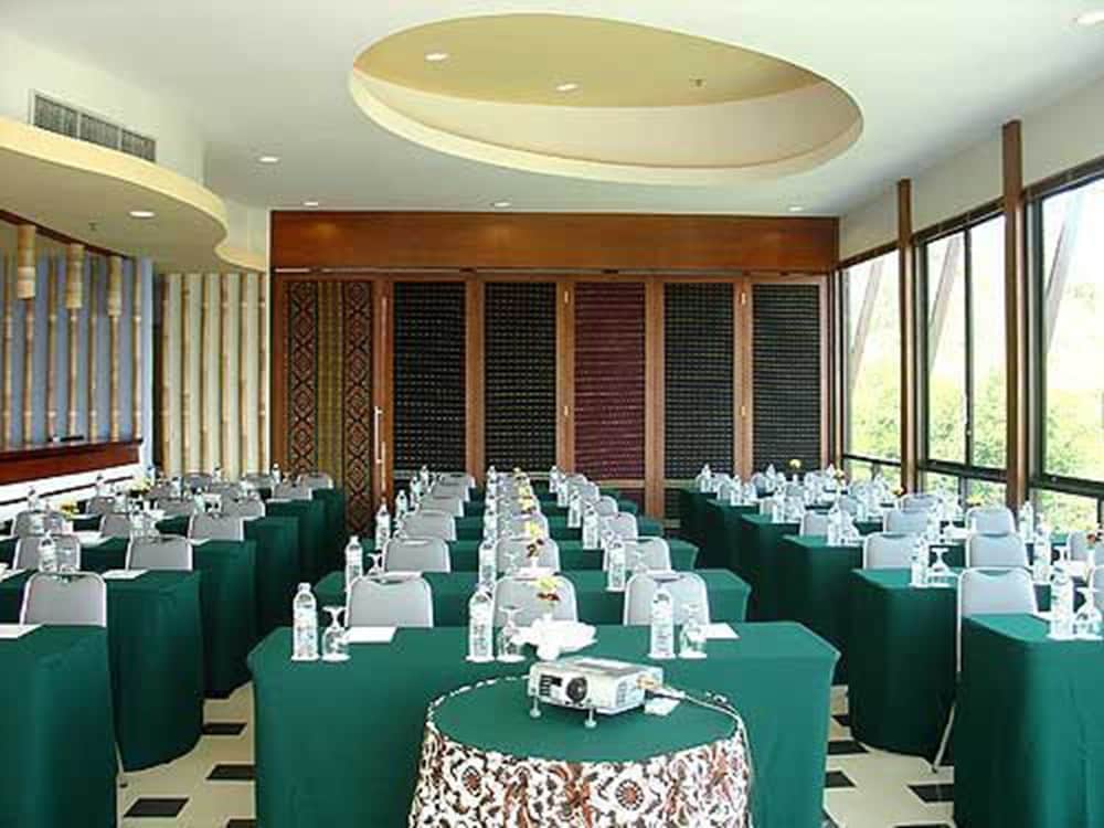 Bintang Flores Hotel 56/65