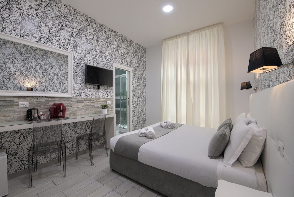 SUPERIOR, DOUBLE OR TWIN BED