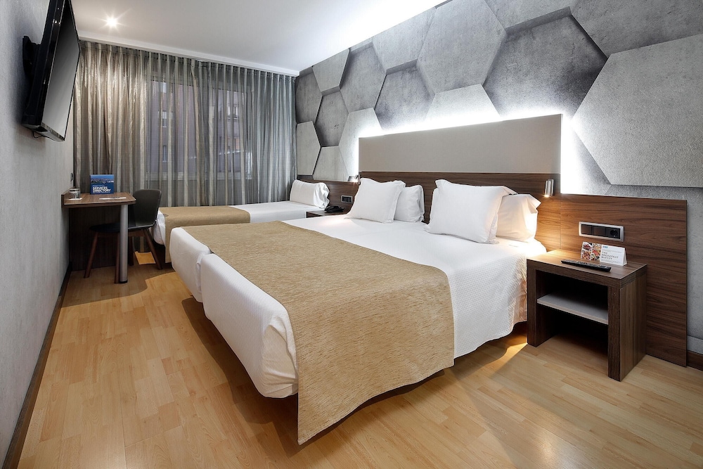 STANDARD, TRIPLE, WITH EXTRA BED