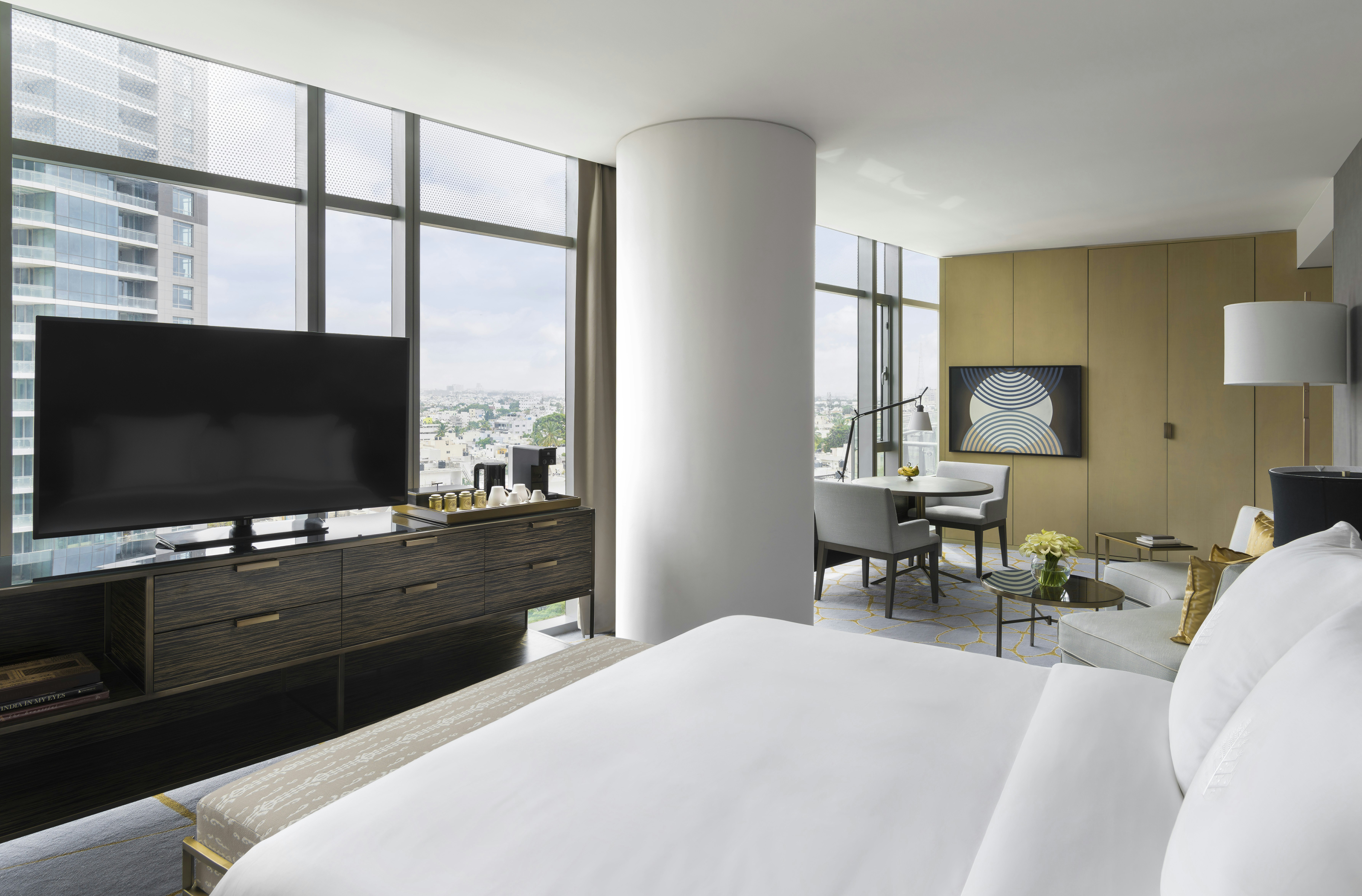 CLUB, KING BED