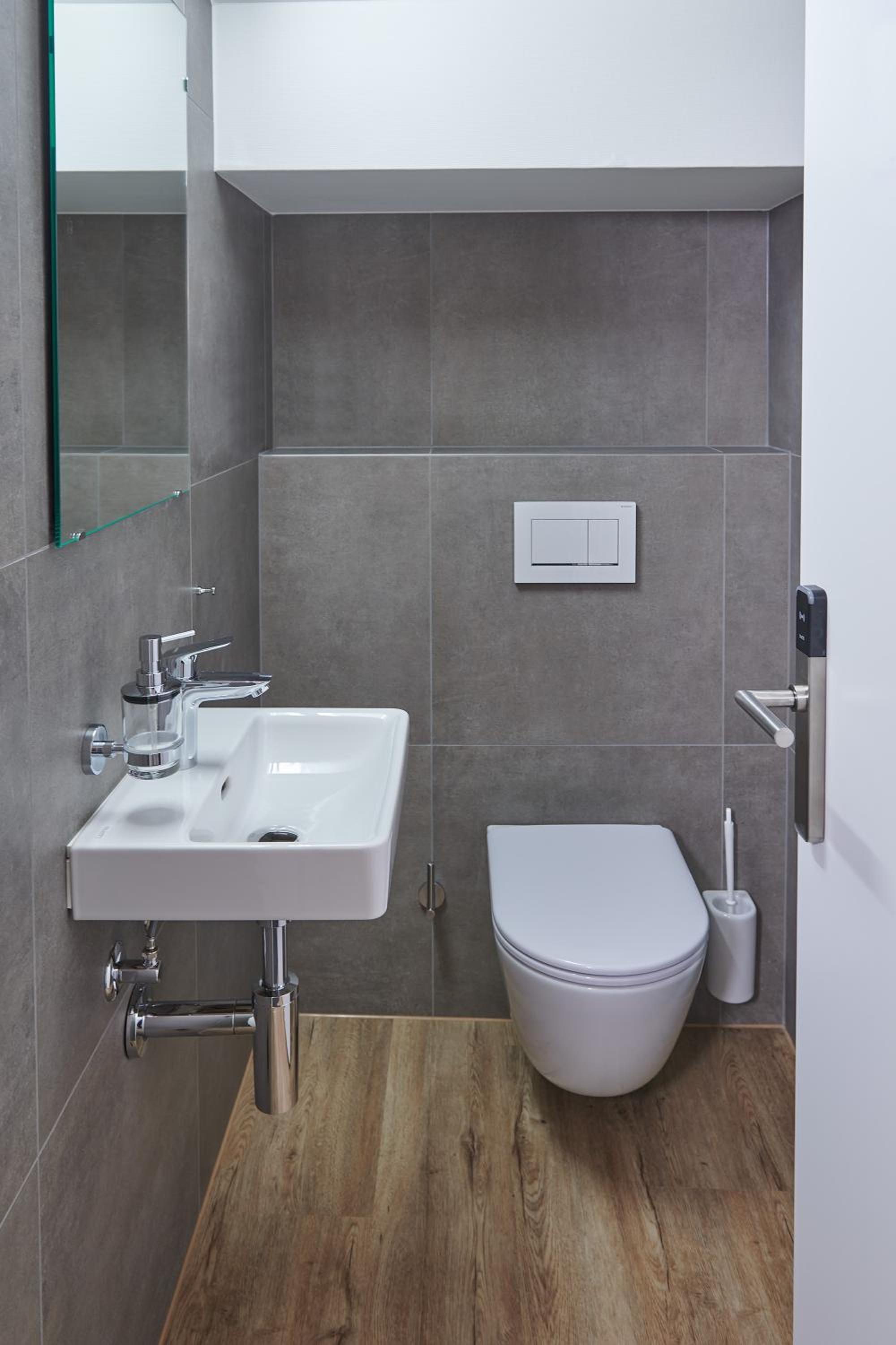غرفة قياسية بسرير مزدوج، Hotel Jager Jeuss - Murten - Self-Check-in 5/6