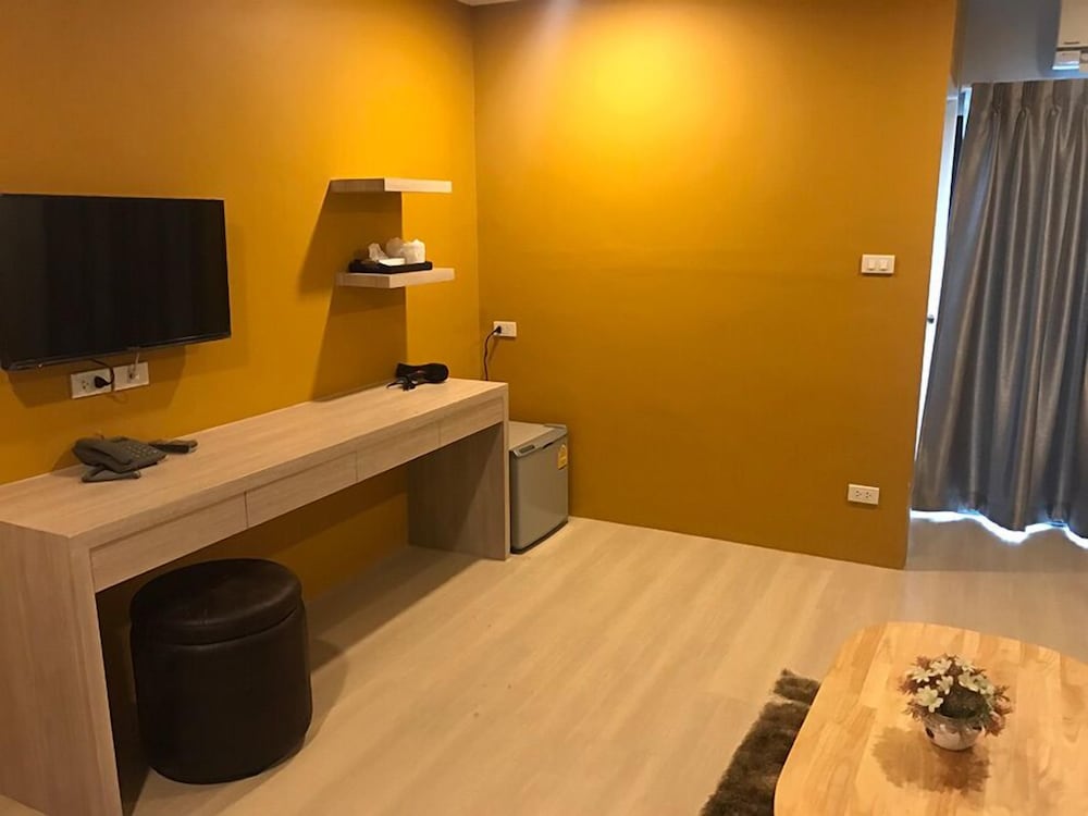 Letana Hotel 25/26