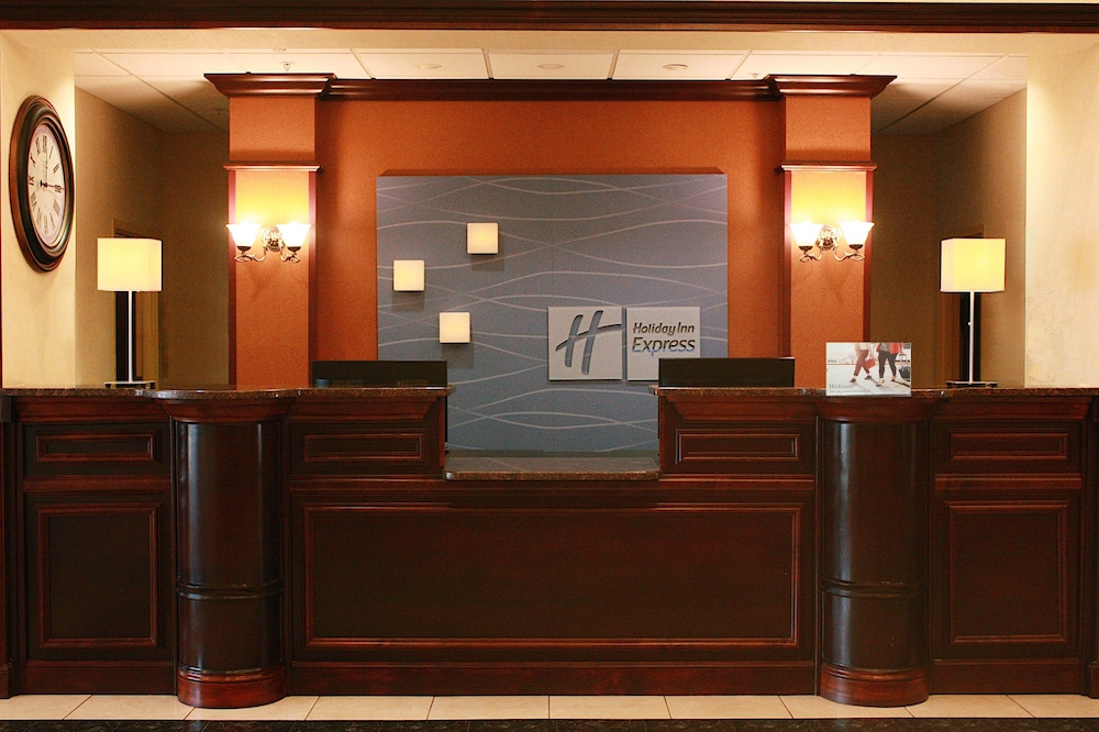 Holiday Inn Express Hotel & Suites Spring Hill 9/69