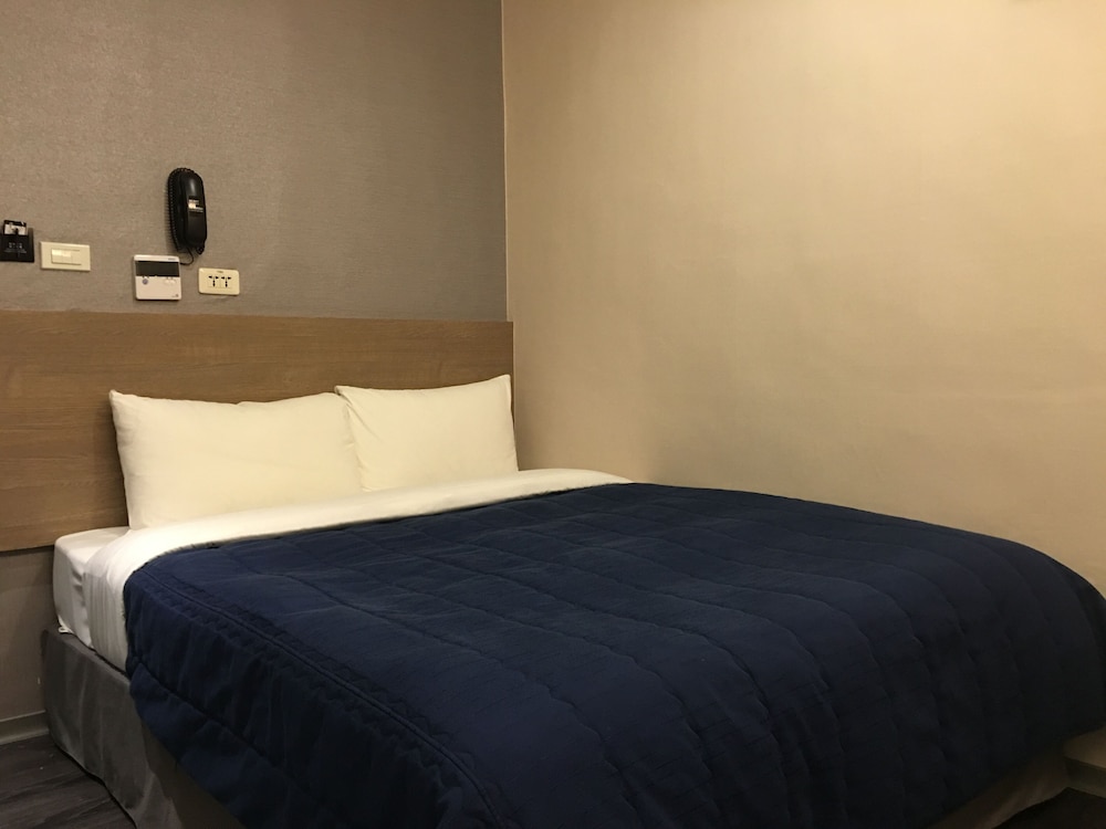 Basic, Double Bed, No Window