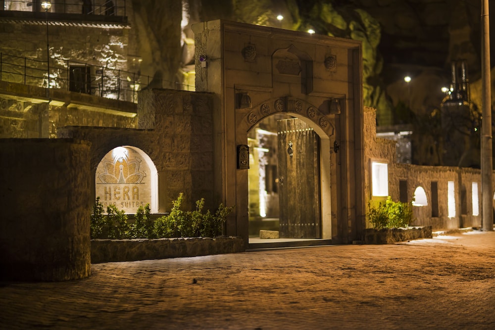 Hera Cave Suites 4/50