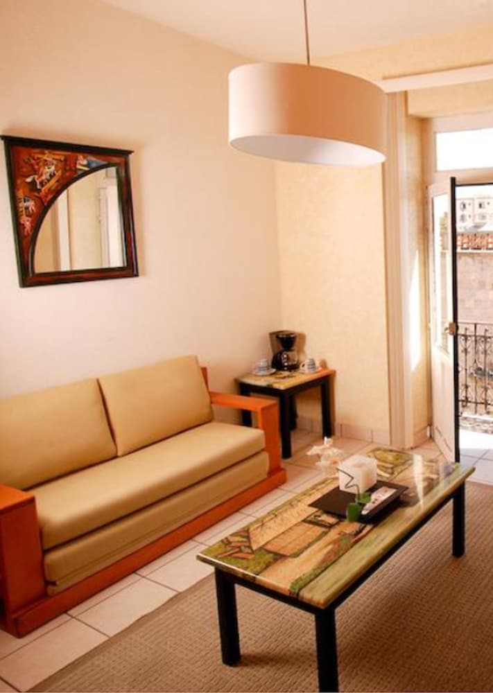Galeria Hotel And Suites 34/67