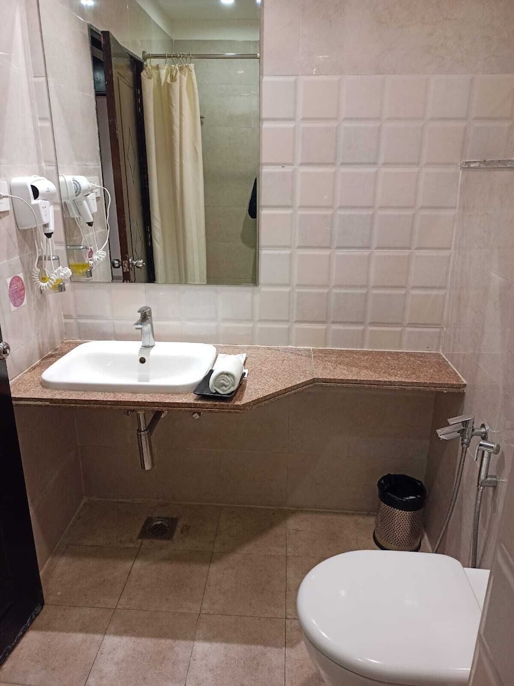 REGENTA Inn Ranip Ahmedabad 23/32