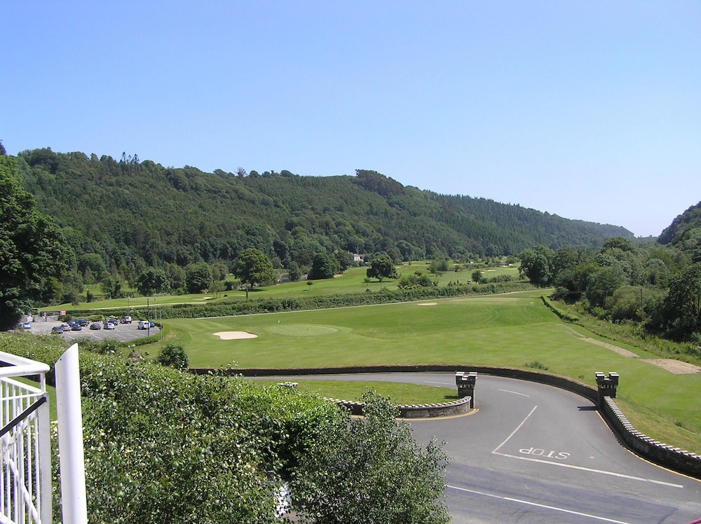 Woodenbridge Hotel 48/73