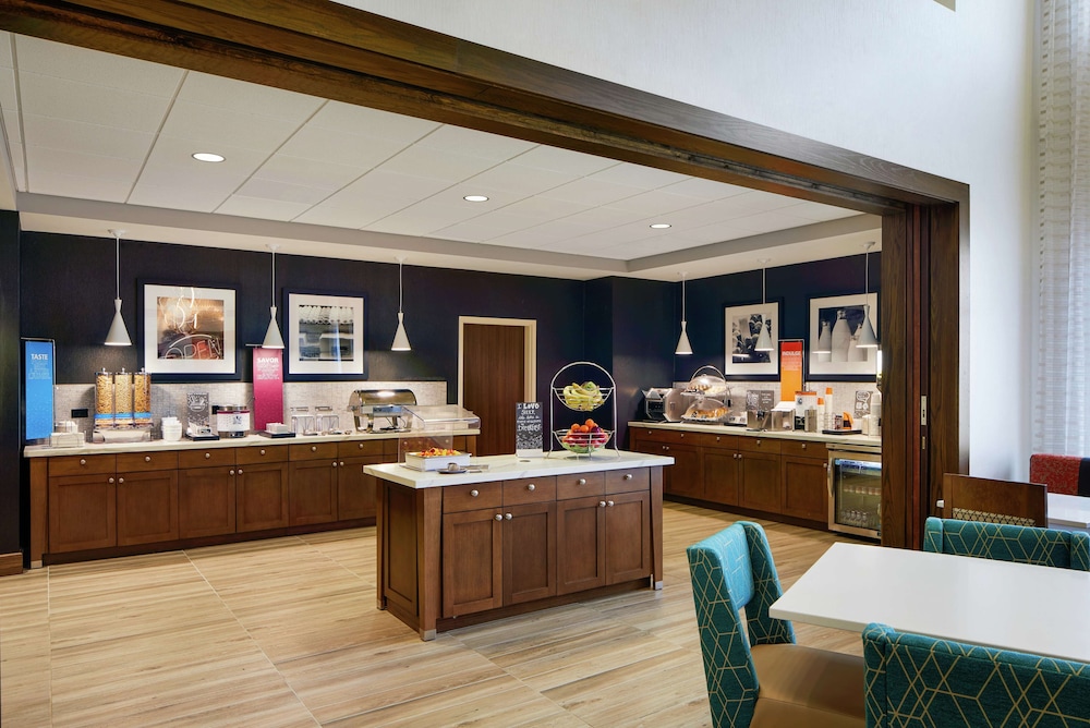 Hampton Inn & Suites Chicago/Waukegan Il 27/45