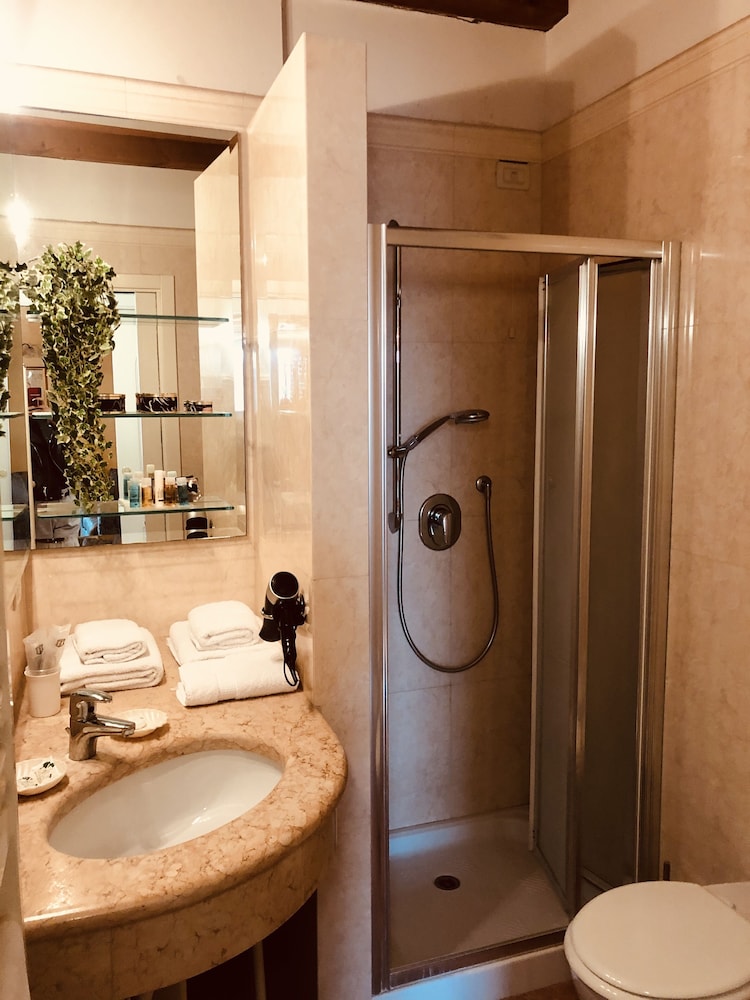 DELUXE, STUDIO, SUITE