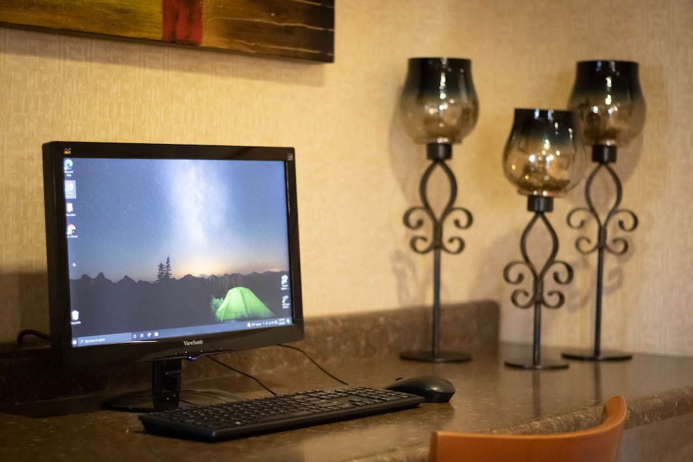 Monument Inn & Suites 11/39