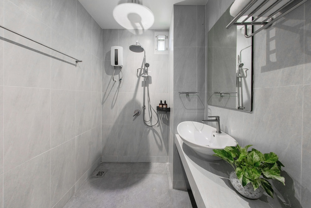 Sirin Hotel & Resident 48/50