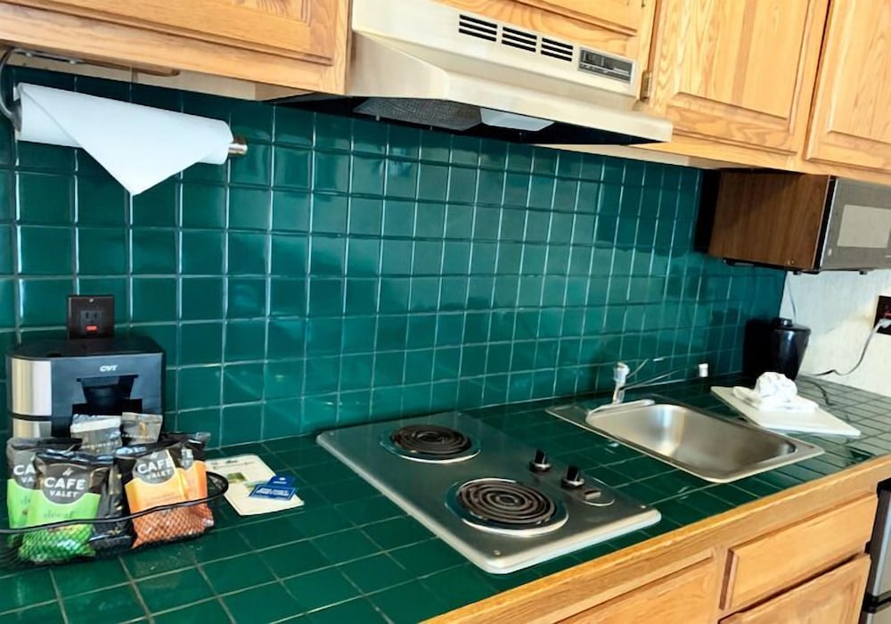Coachman Inn Suites 63/64
