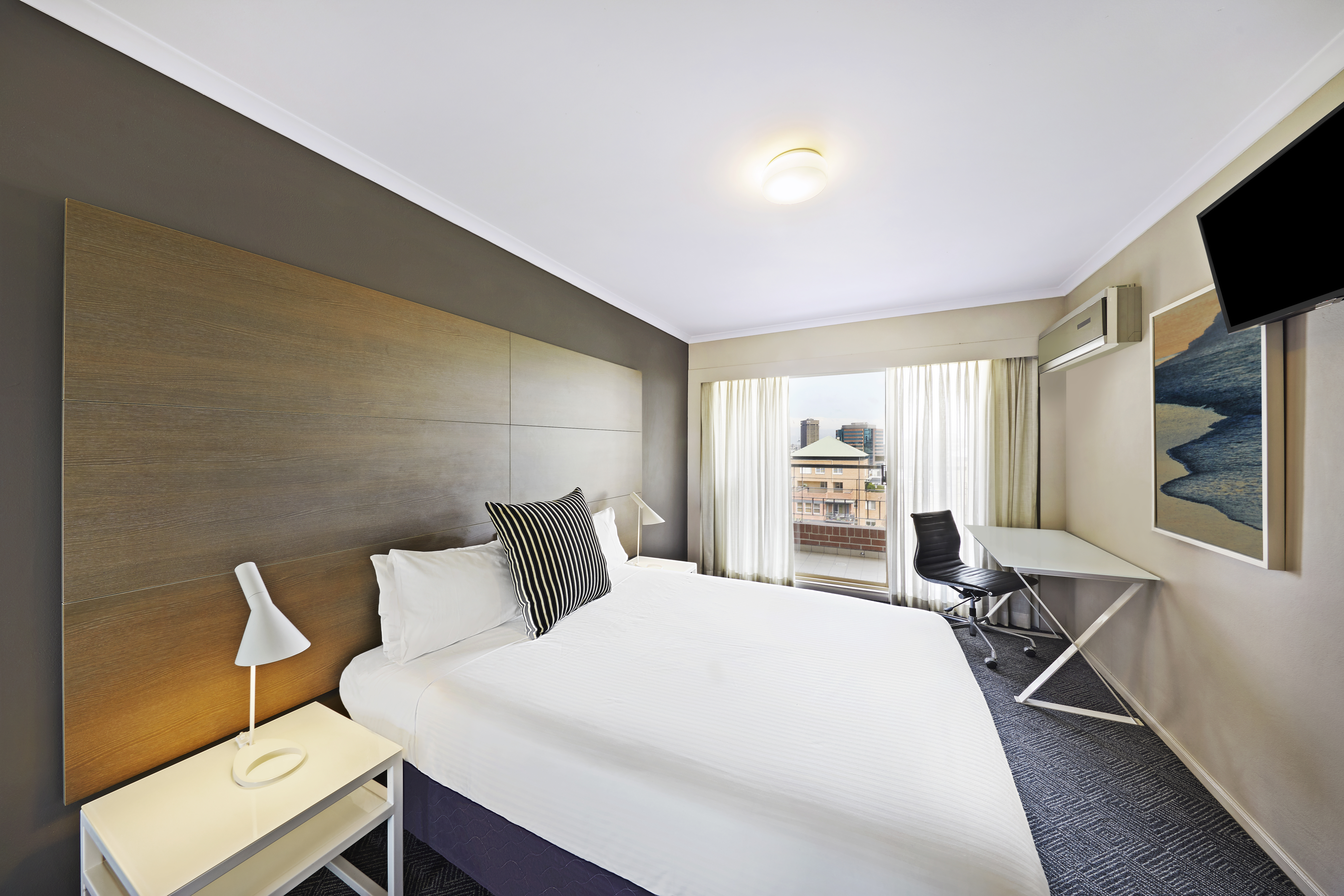 2 Bedrooms, Queen Bed