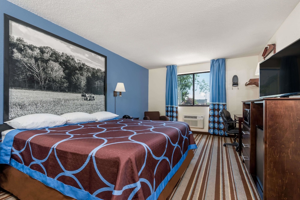 Super 8 by Wyndham Columbus IN 18/33