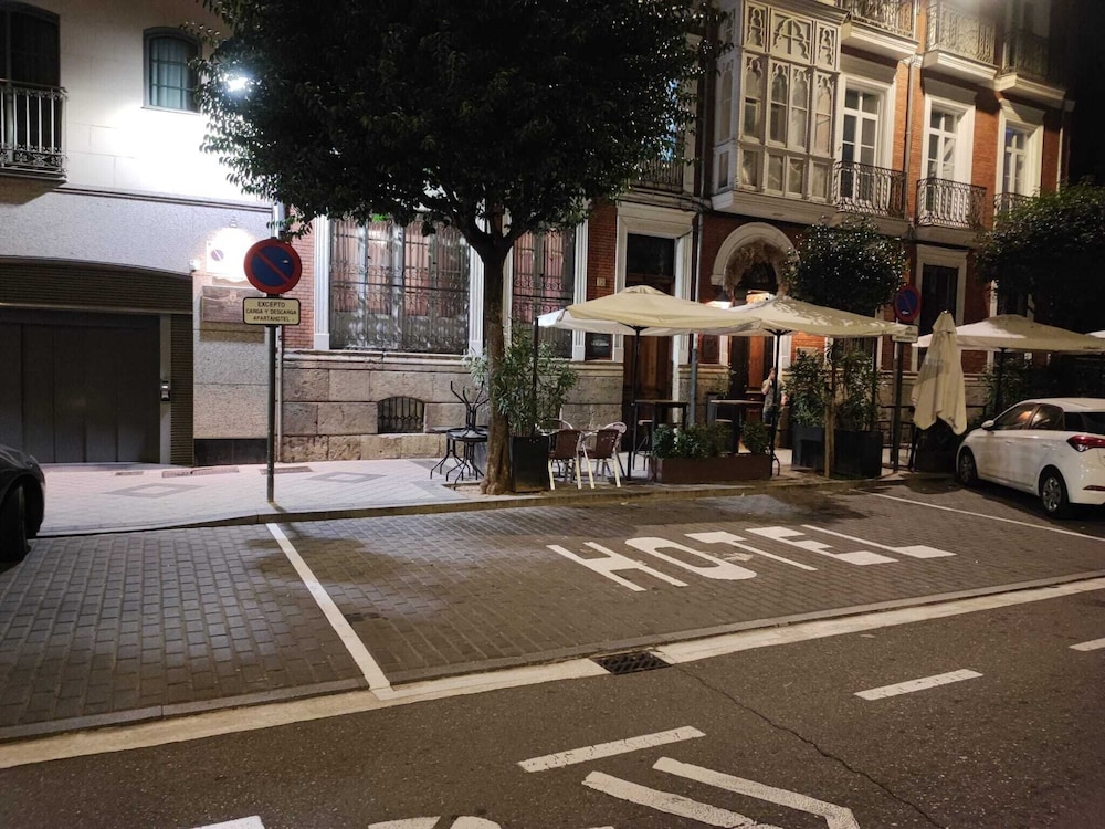Nexus Valladolid Suites Hotel 38/44