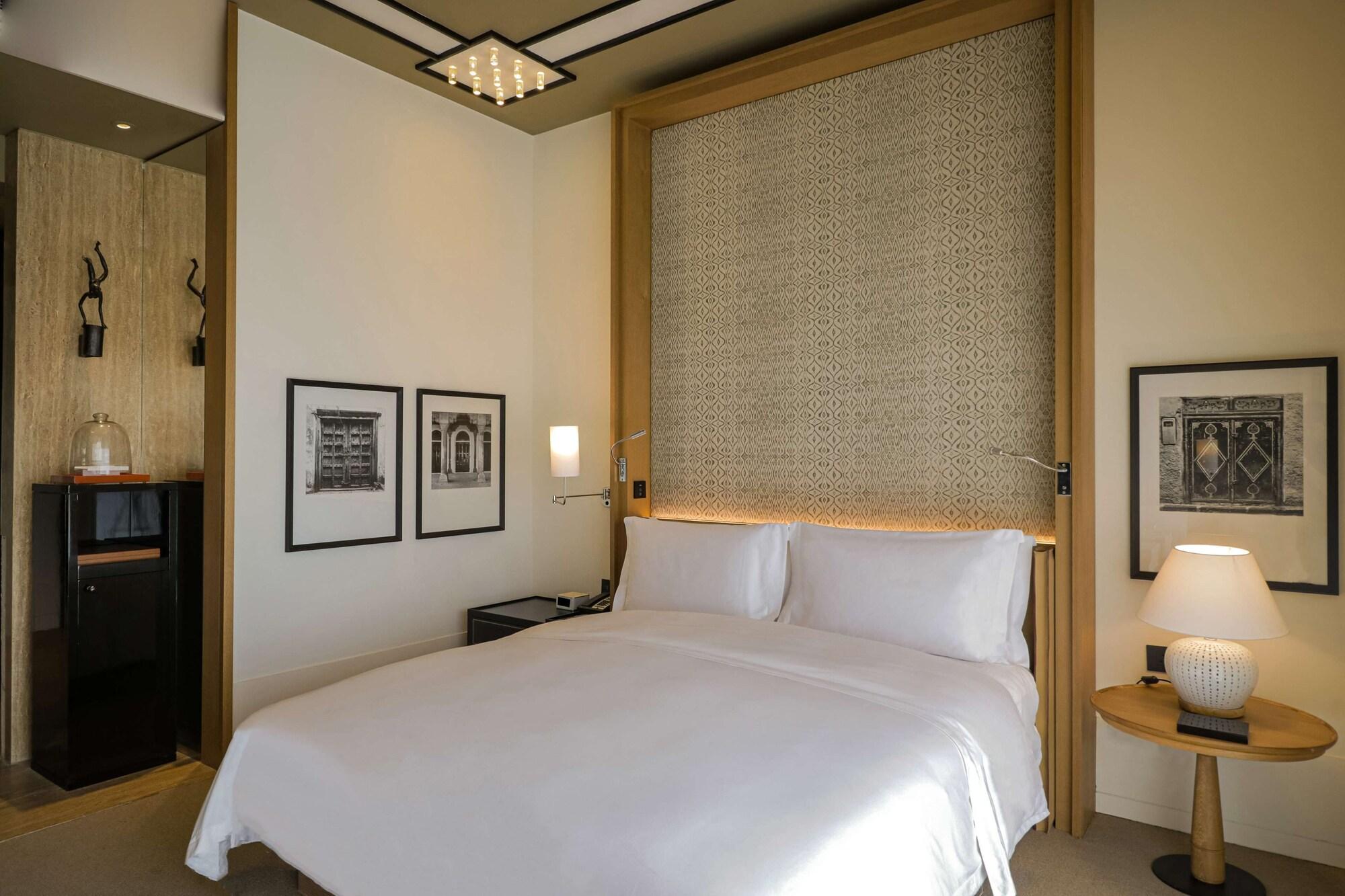 Grand, Executive, Suite