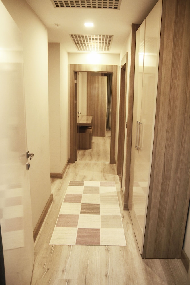MyHouse N5 Suites 8/69