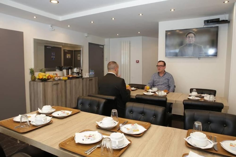 LUXOR BASTILLE HOTEL 47/61
