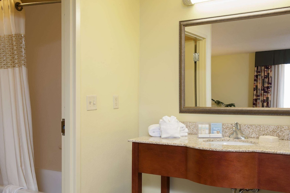Hampton Inn Macomb 23/63