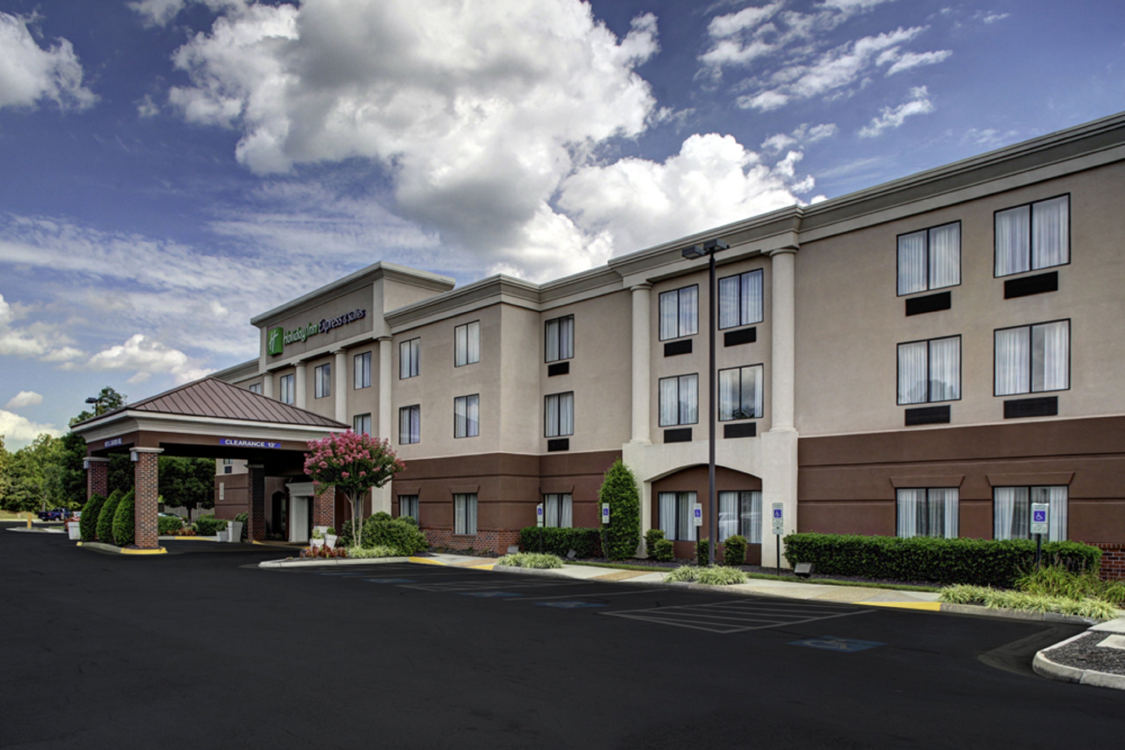 Holiday Inn Express Hotel And Suites Richmond North Ashland 8/50