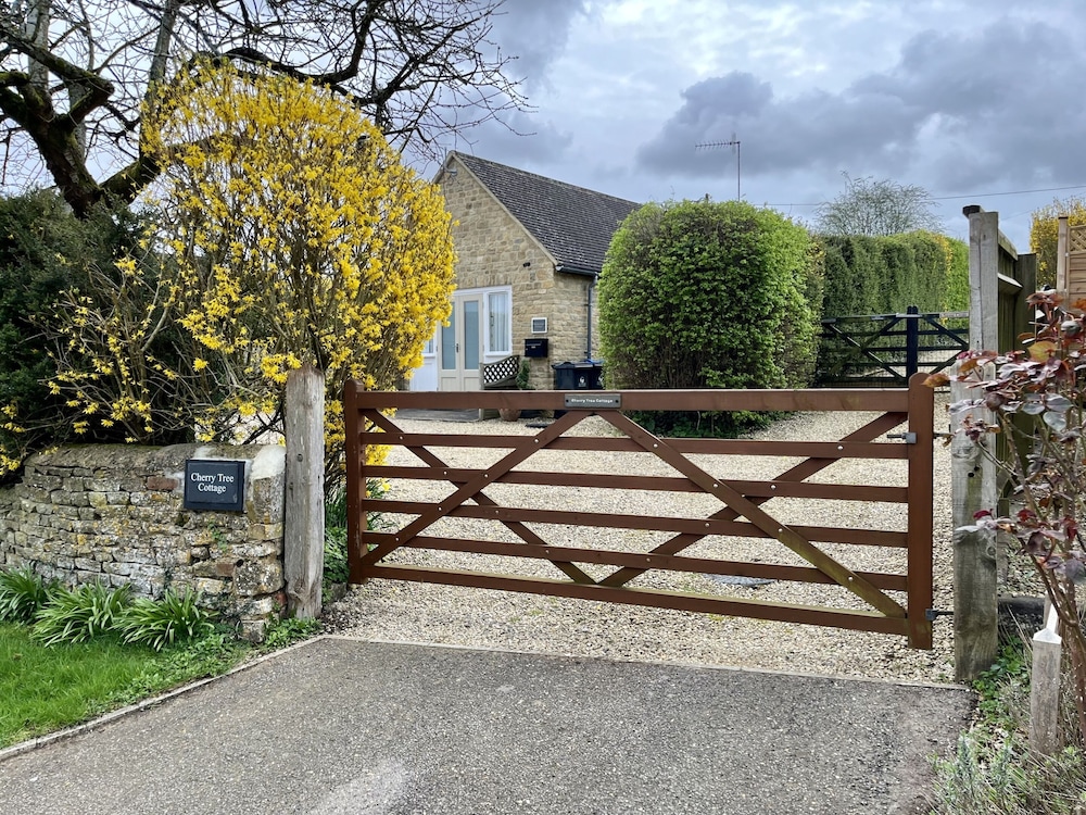 Cherry Tree Cottage 32/38
