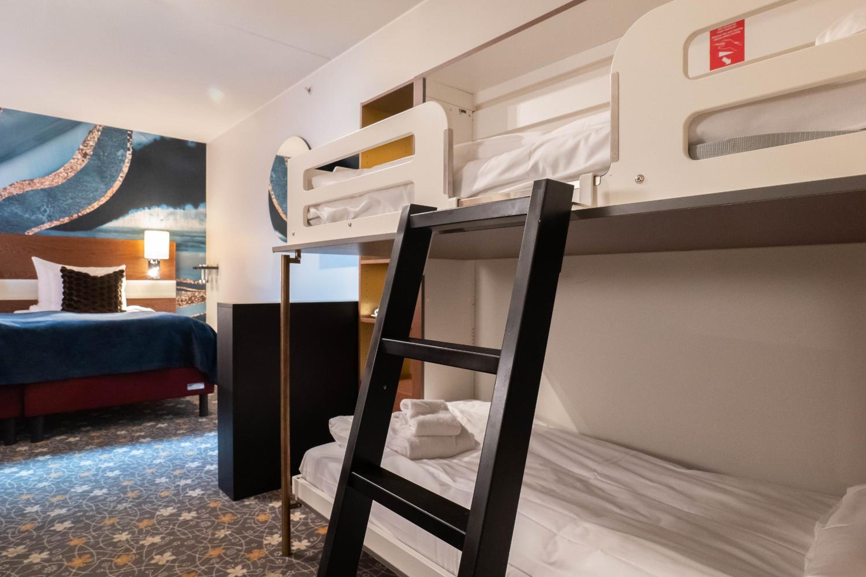 غرفة كلاسيكية بأربعة أسرّة، Profilhotels Opera 2/5