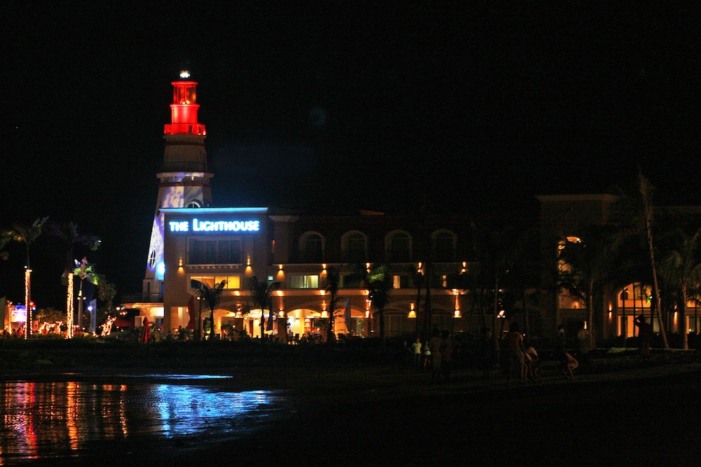 The Lighthouse Marina Resort 39/41