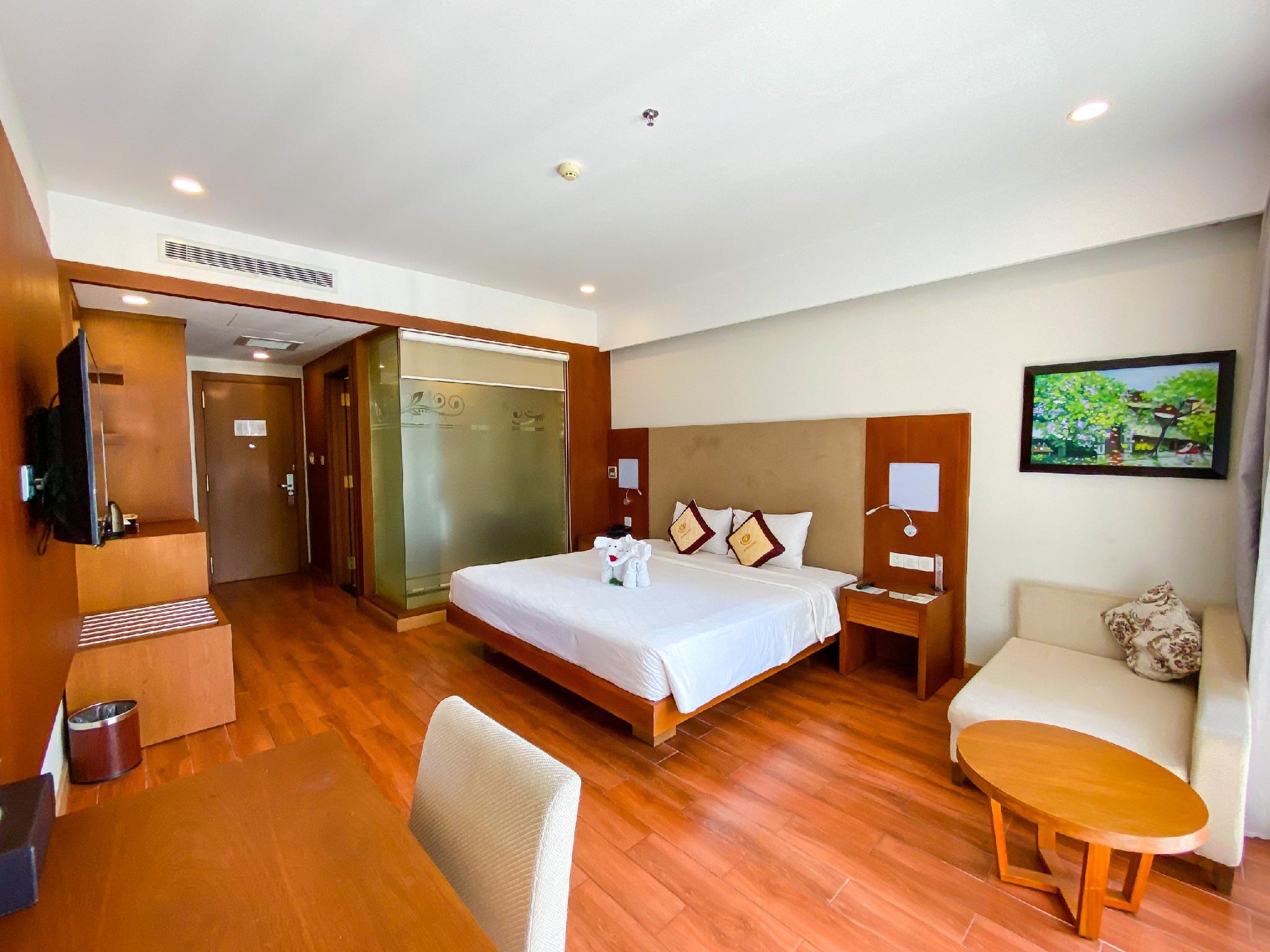 SUPERIOR, KING BED, BALCONY