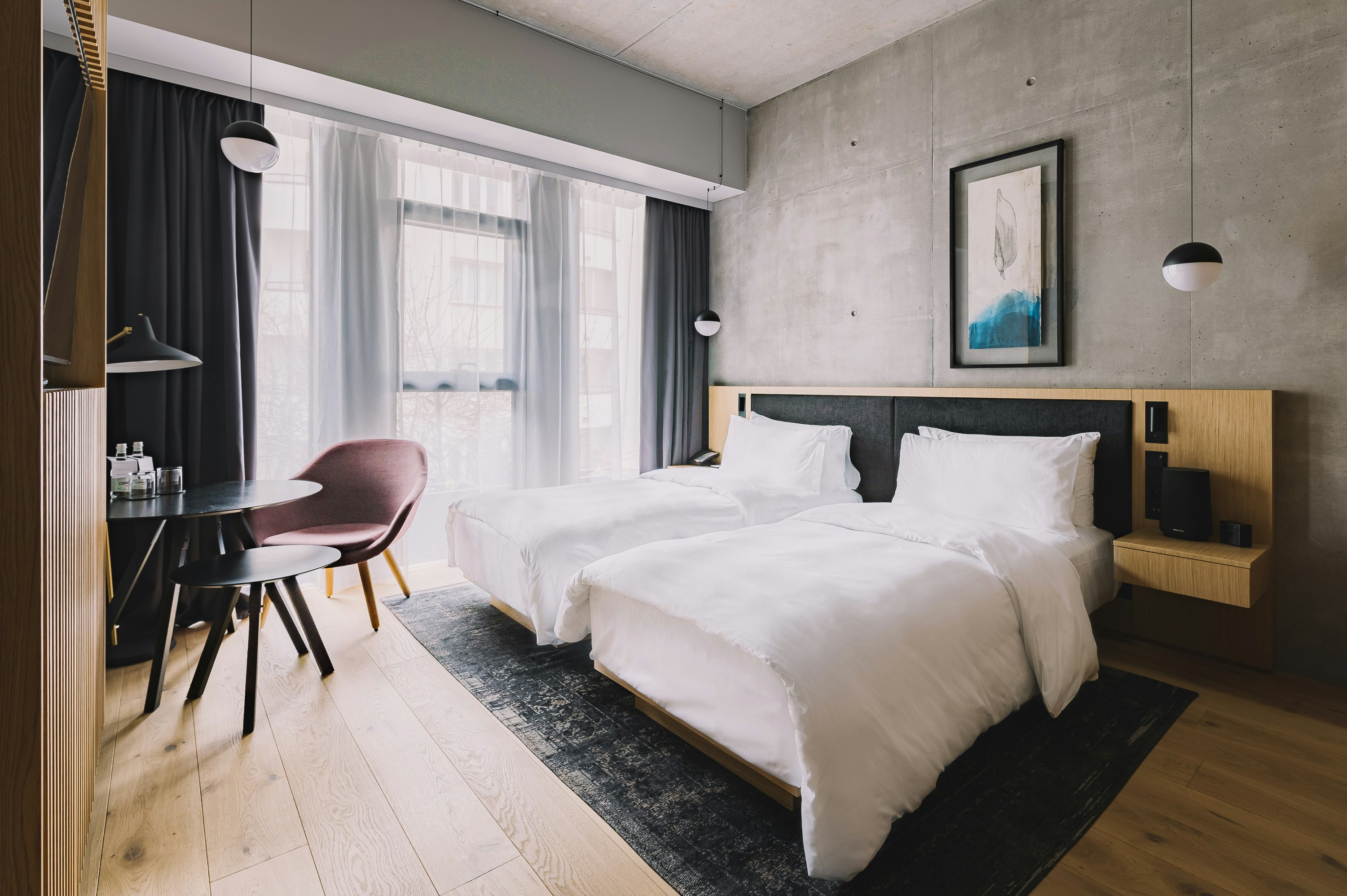 EXECUTIVE, TWIN BEDS