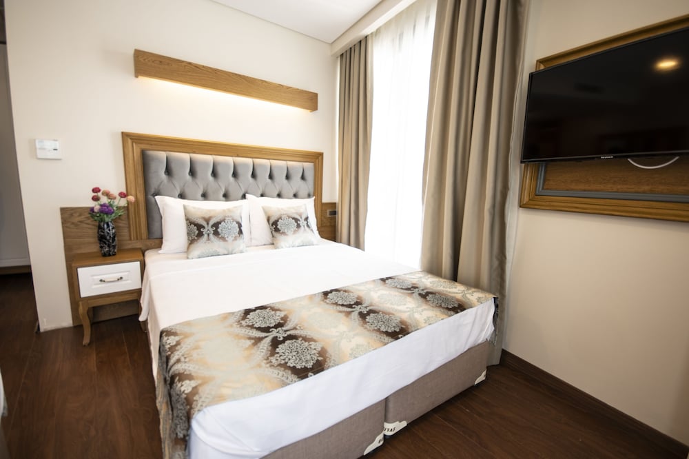 Eliza Hotel 18/50