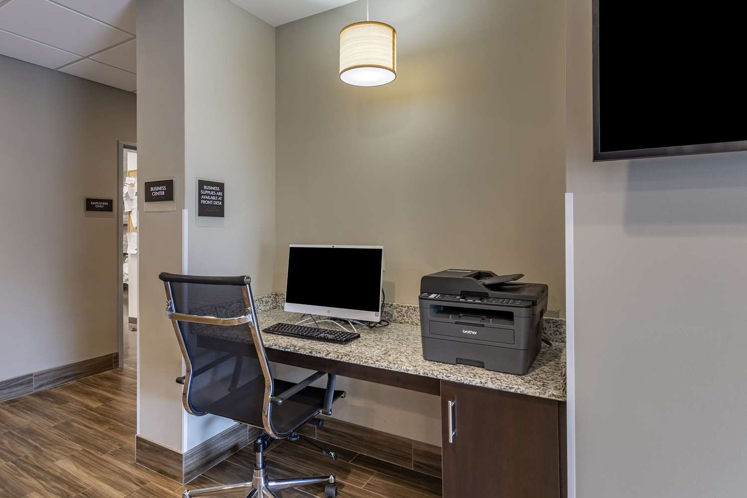 MainStay Suites Bowling Green North 13/17
