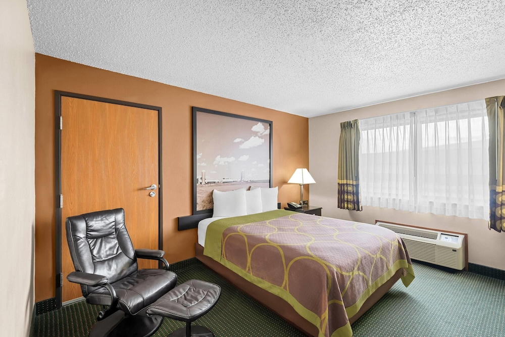Super 8 by Wyndham Jefferson 23/42