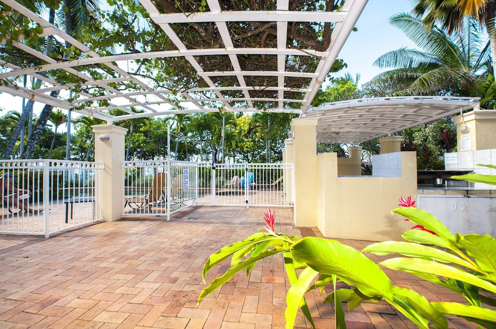 On the Beach Holiday Apartments 62/68