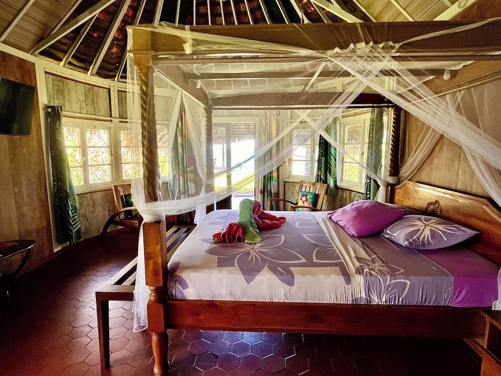 Linareva Moorea Beach Resort 15/50