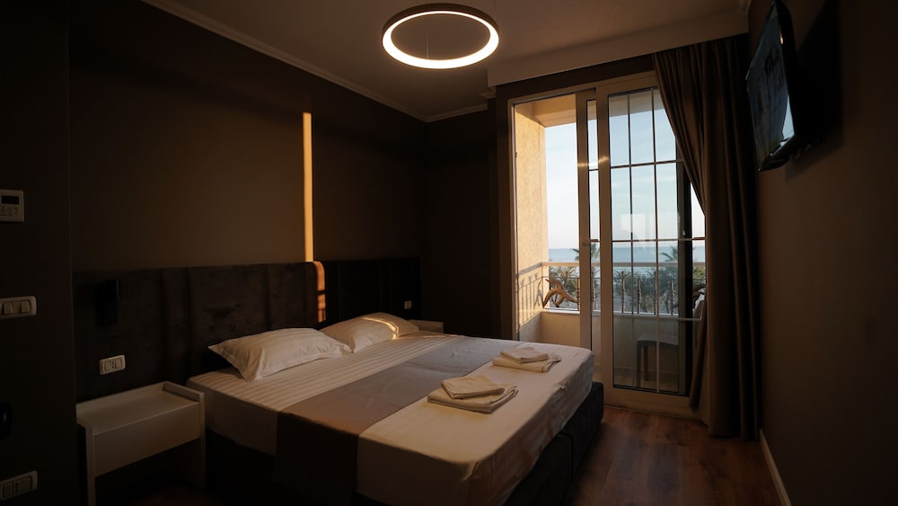 Majestic Hotel 34/50