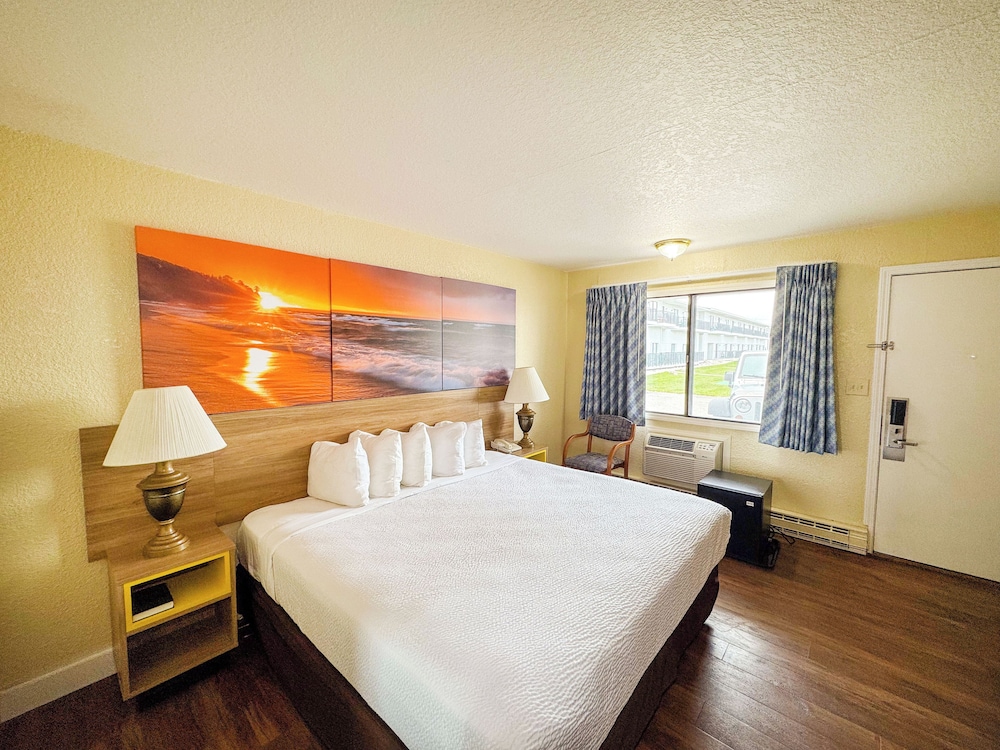 غرفة بسرير كينج لذوي الإعاقة، Days Inn By Wyndham Mackinaw City - Lakeview 4/10