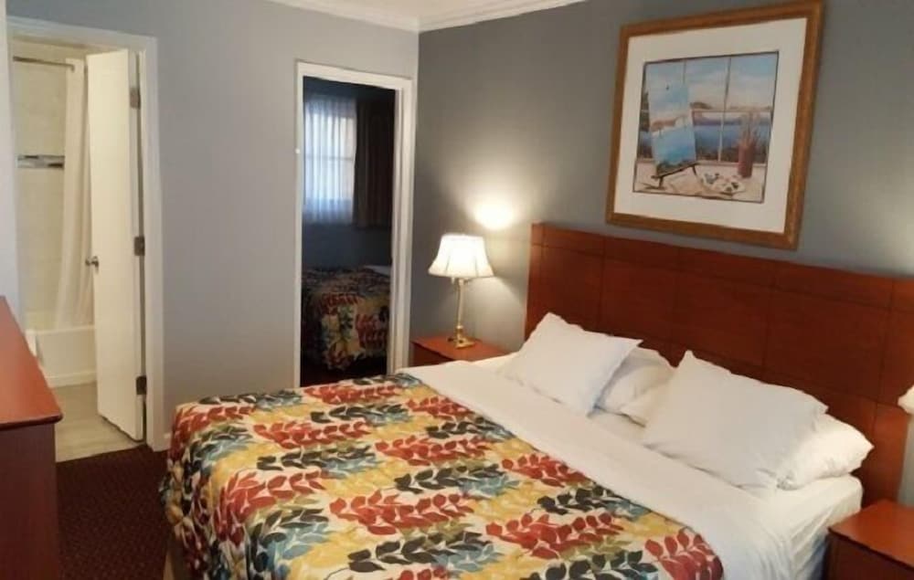The Islander Motel 8/46