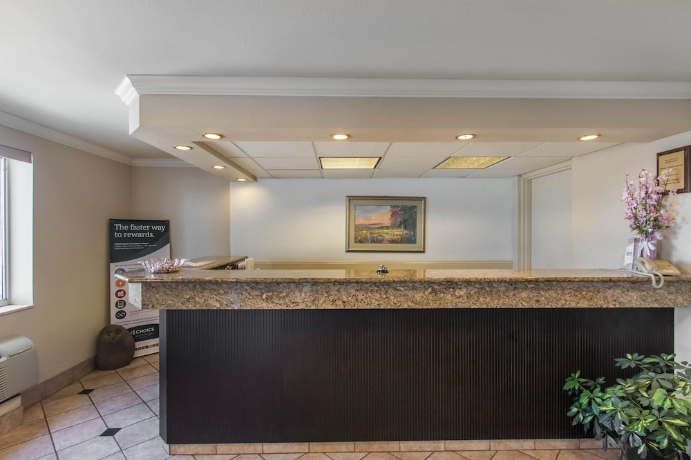 Econo Lodge Inn and Suites Joplin MO 9/42