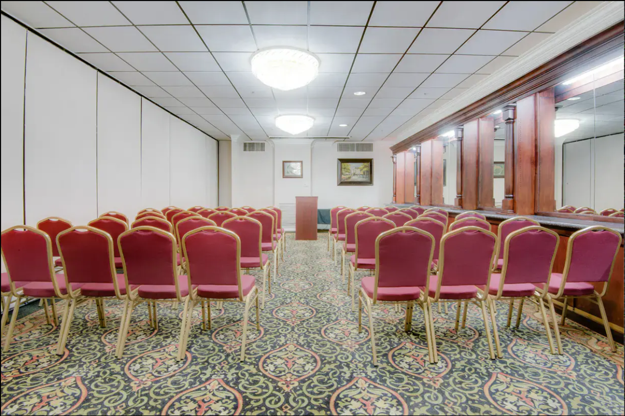 Clarion Hotel & Suites New Orleans Airport 18/20