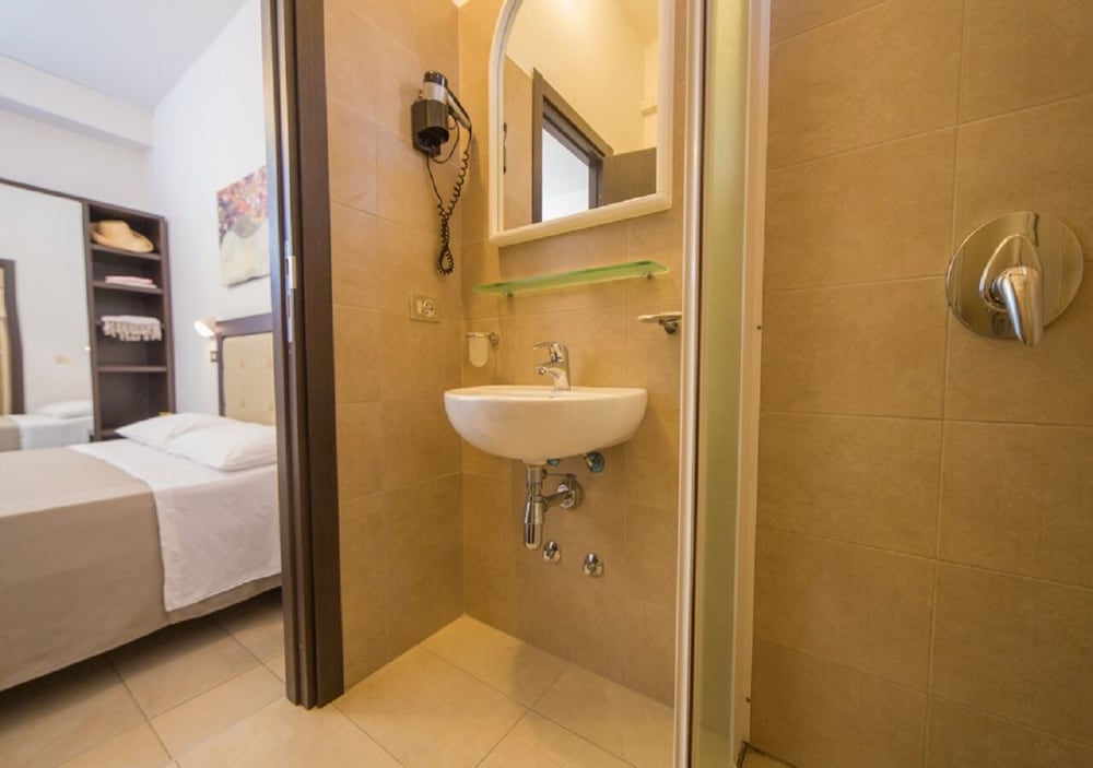 Mediterraneo Hotel and Suites 48/50