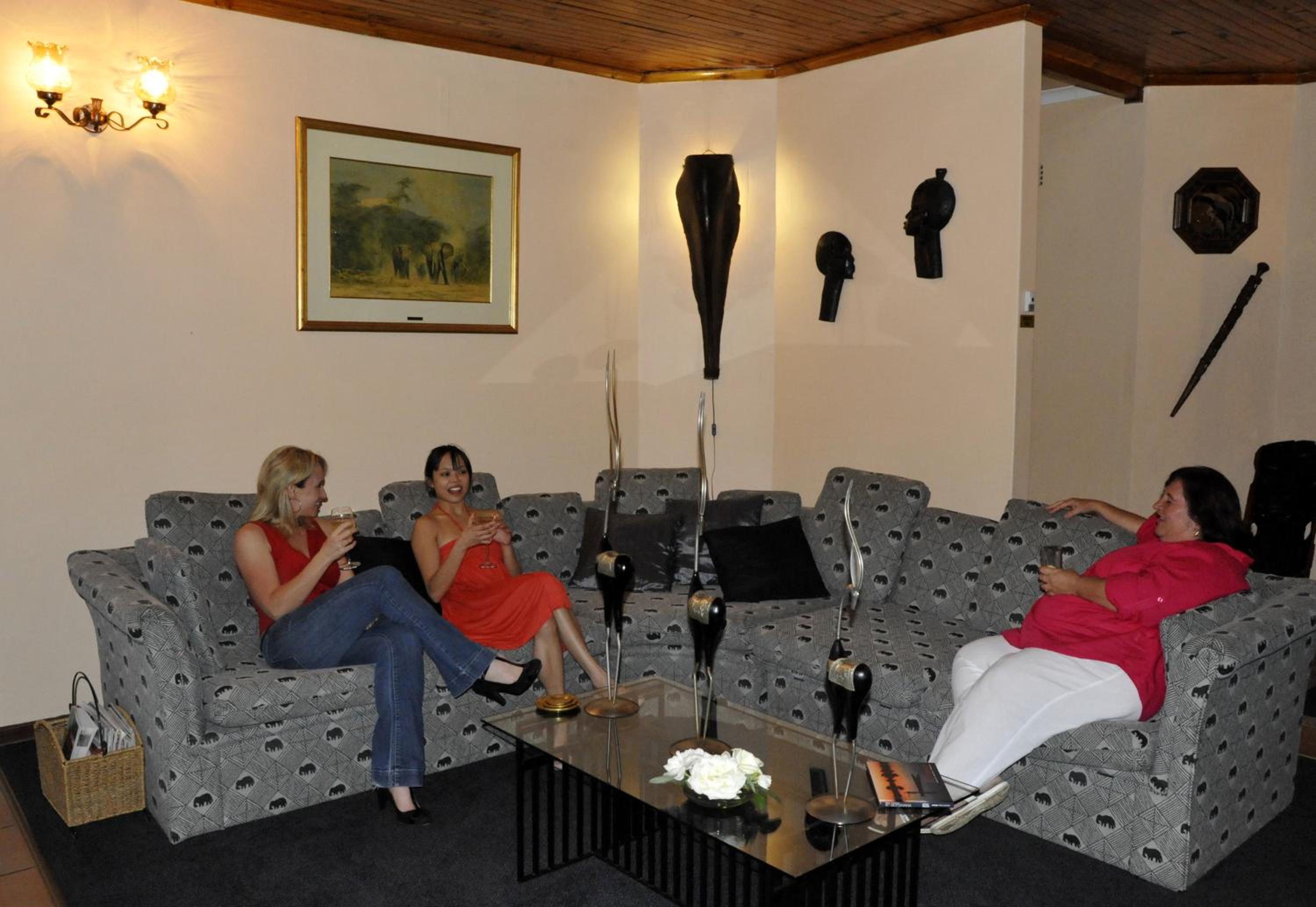 Ipe Tombe Guest Lodge 34/46