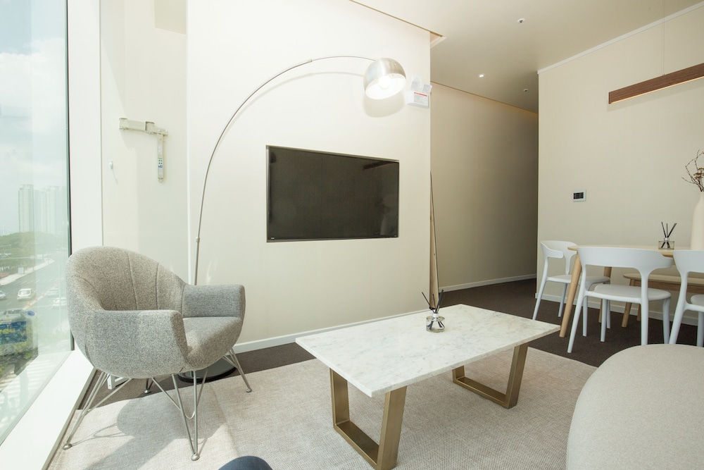 UH Suite The Haeundae 55/64