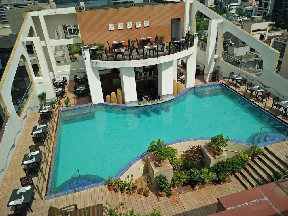 Senses Hotel 71/73