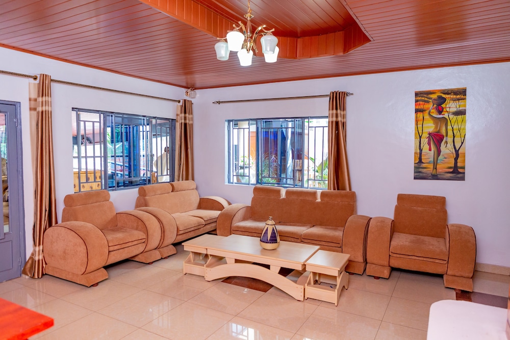 B.Maurice Guest House 17/38