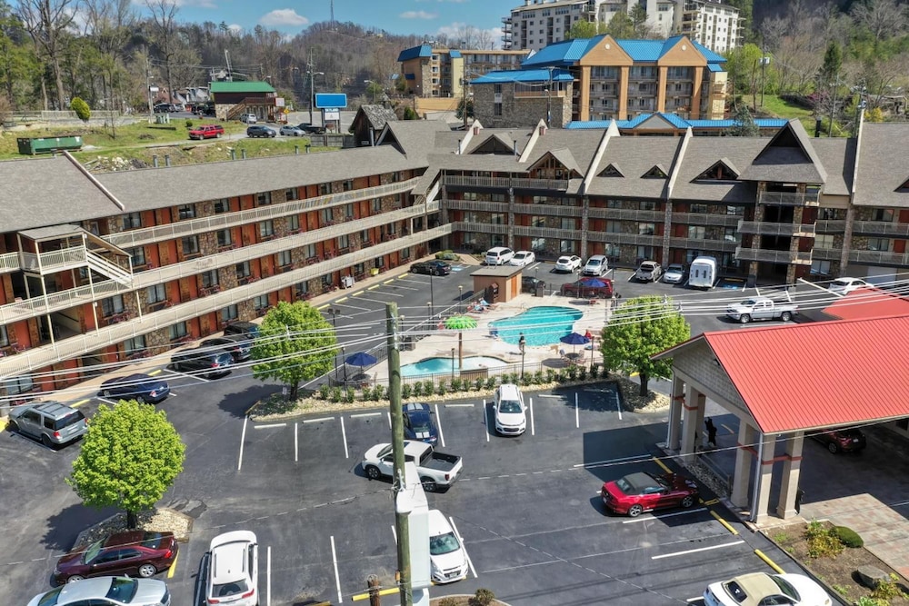 Crossroads Inn & Suites 56/68